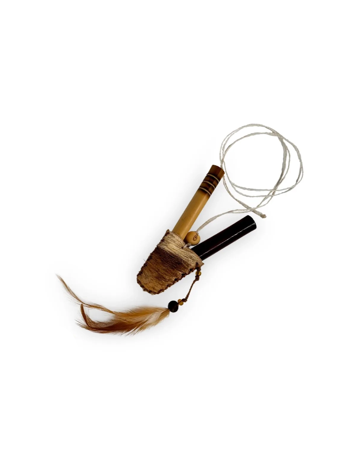 Kuripe en bambou – Ararunart Feather – tubes dans un manchon en cuir, cordon, perles et plume