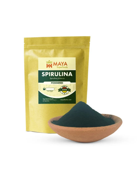 Spiruline – Spirulina platensis – sachet Maya Superfoods et poudre dans une coupelle