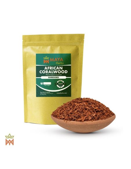Bois corail africain (Pterocarpus soyauxii) – sachet Maya Herbs et bois râpé rouge orangé dans une coupelle en terre cuite