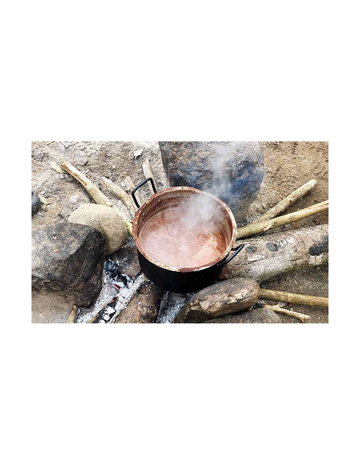 Cacao cérémoniel arhuaca de Colombie – marmite sur un feu de bois