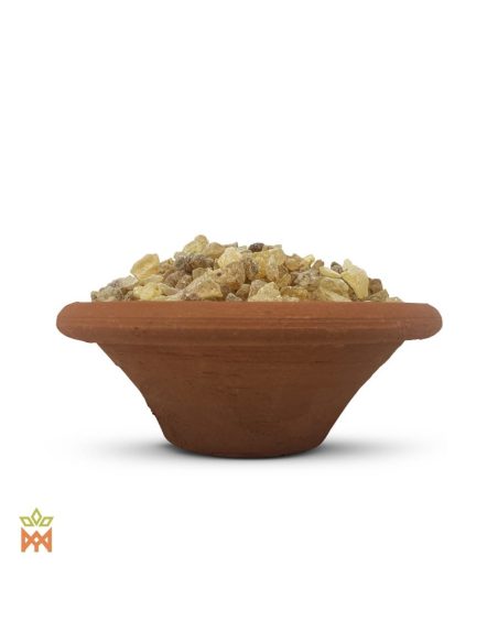 Copal gris d’Indonésie – petits morceaux de résine dans un bol en terre cuite, vue de côté