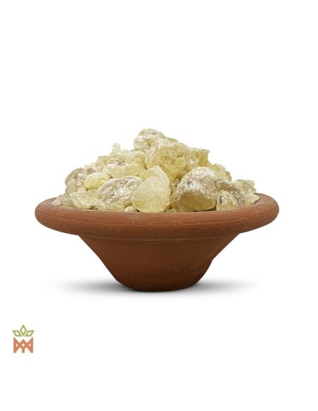 Copal blanc du Mexique – morceaux de copal blanc limpides et poudrés dans un bol en terre cuite, vue de côté
