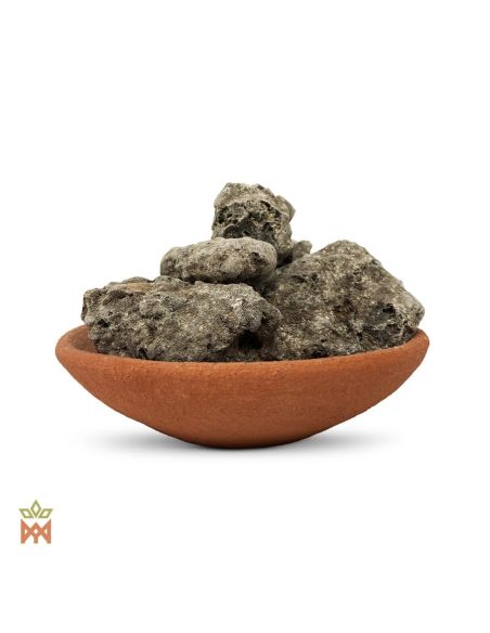 Copal gris du Pérou – Résine de sève, Dacryodes peruviana – gros morceaux rugueux de copal gris dans un bol en terre cuite