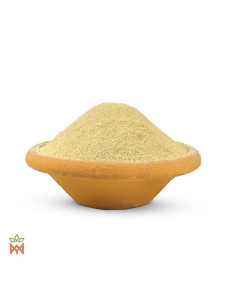 Suma du Brésil – poudre de racine claire dans un bol en terre cuite, vue de côté