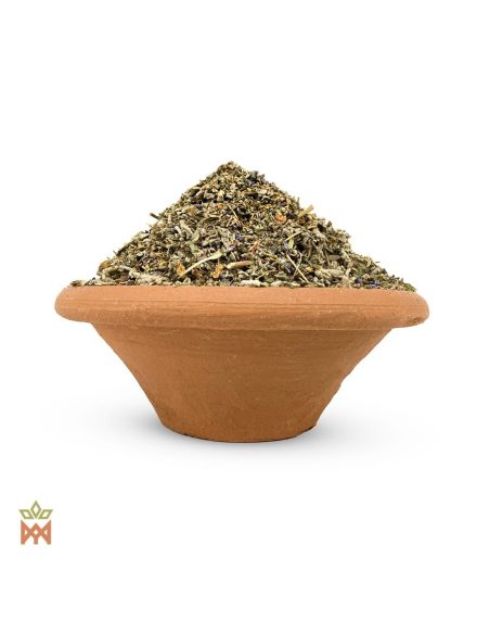 Kumbaya aromatique – herbes coupées et fragments de fleurs violets dans un bol en terre cuite