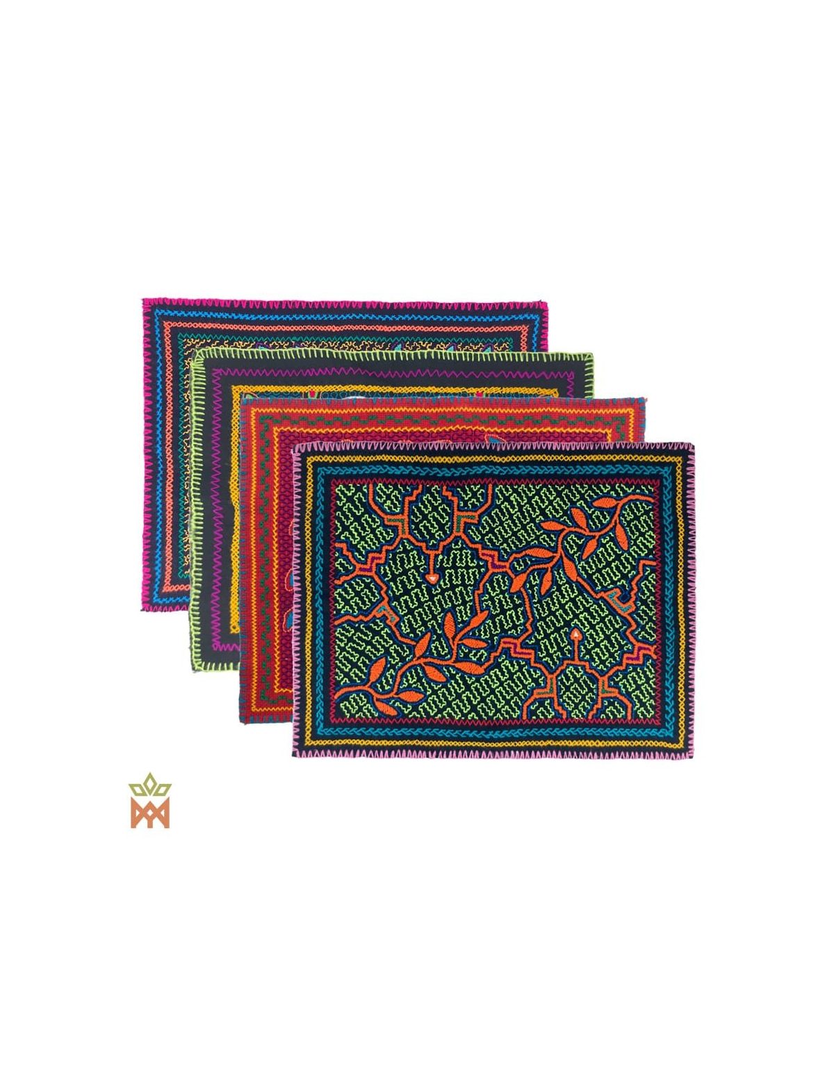 Textile décoratif Shipibo – Dix motifs au choix – plusieurs textiles brodés posés ensemble