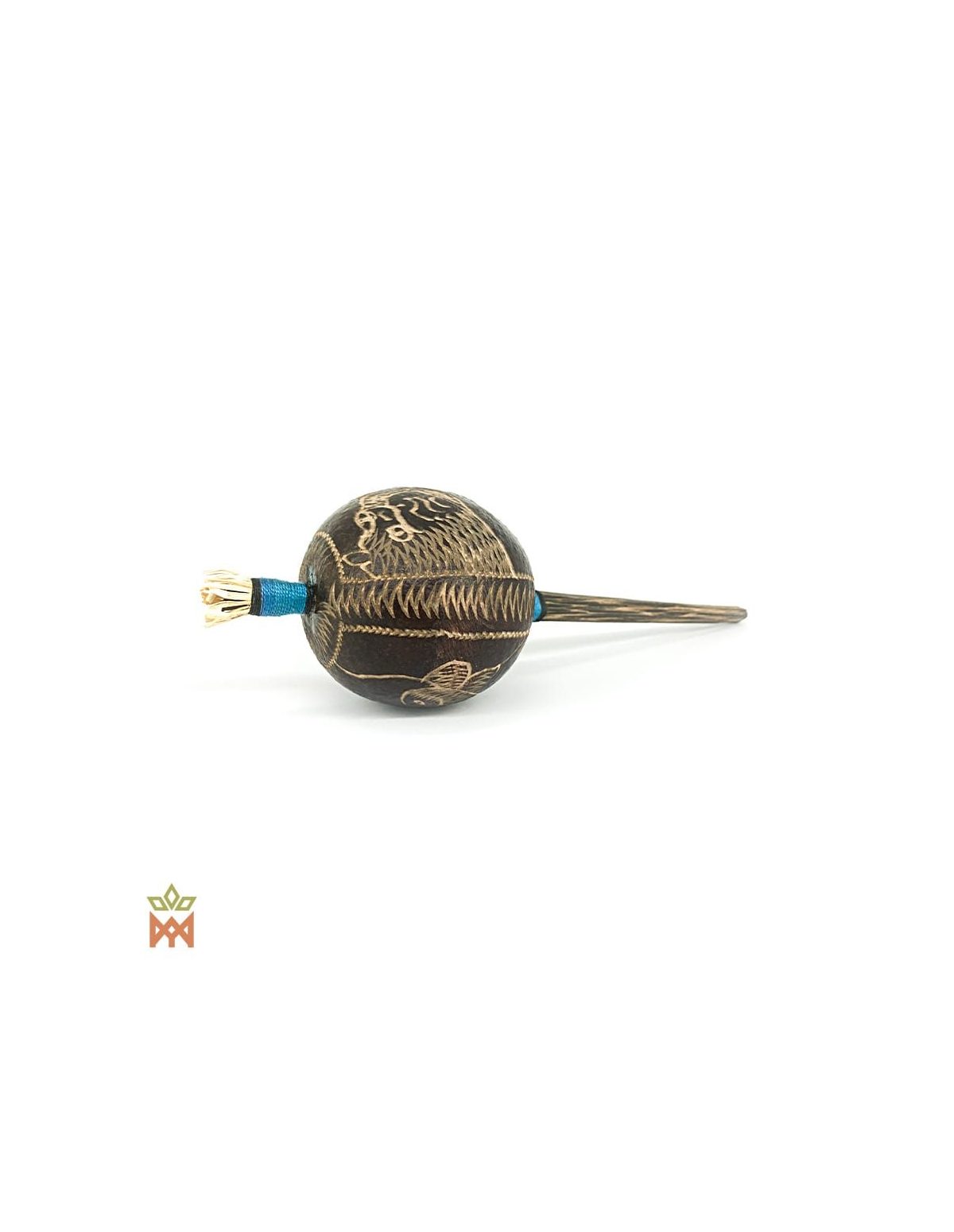 Maraca péruvienne en calebasse – Hochet artisanal – calebasse gravée d’une figure en forme de visage, manche en bois