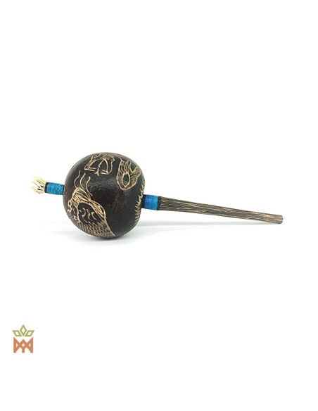 Maraca péruvienne en calebasse – Hochet artisanal – face opposée gravée de plantes et d’animaux