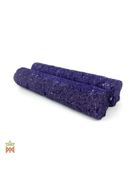 Deux barres d’encens violettes lavande et palo santo, surface granuleuse