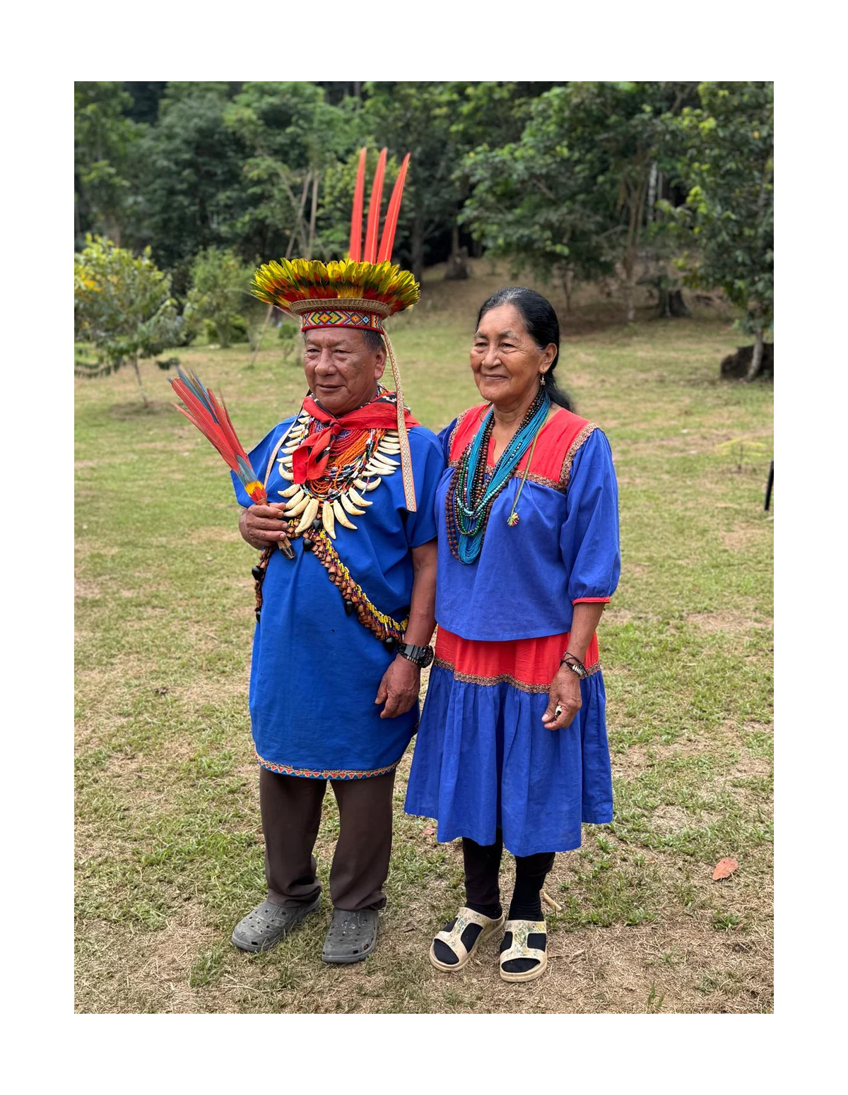 Barre de cacao du Putumayo – deux personnes en tenue traditionnelle